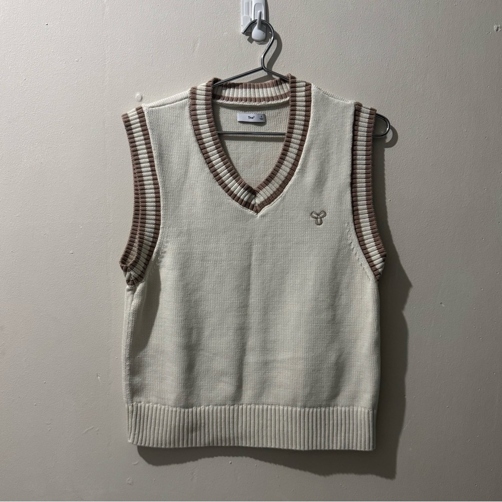 Aritzia TNA Sweater Vest size Small